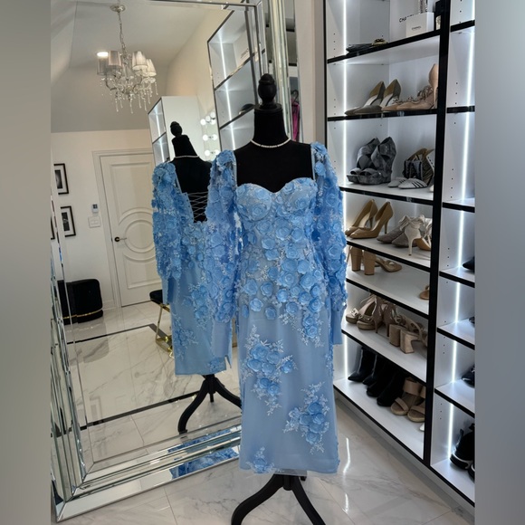 Luxurious midi dress in 3D floral fabric